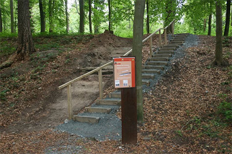 verschiedene Gläser mit unterschiedlichen Erden gefüllt